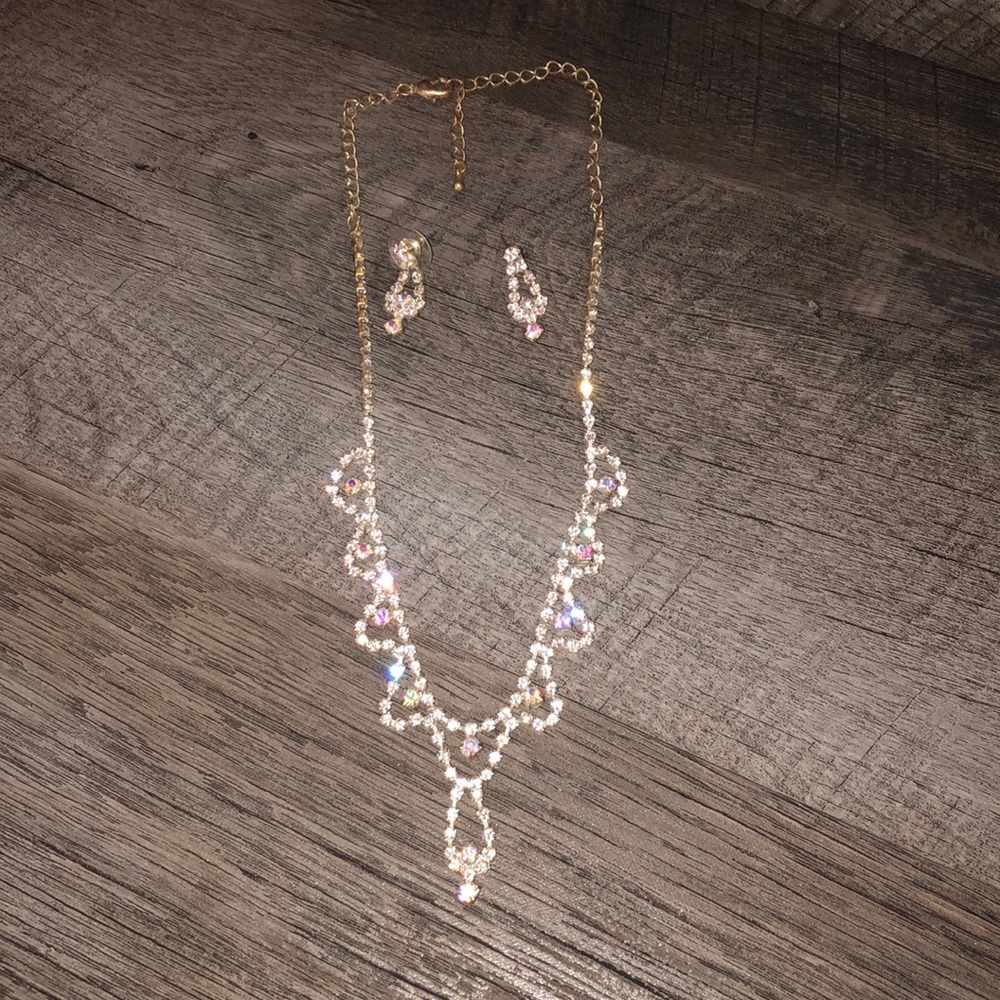 Costume jewelry!Perfect for prom/any formal event